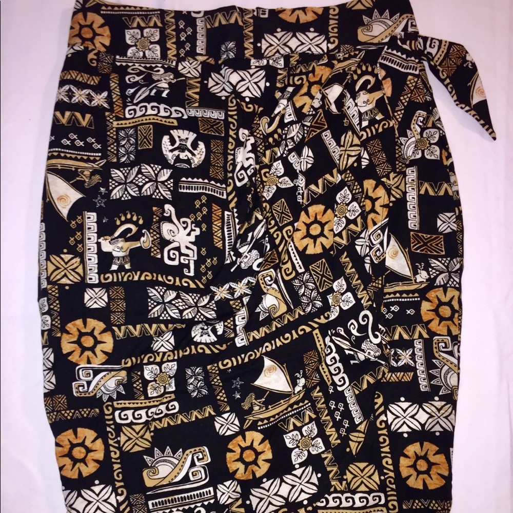 Her Universe Black and Gold Patterned Skirt